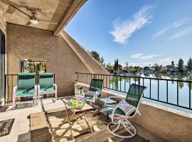 4 Mi to ASU Lake-View Tempe Condo with Pool Access, hotel v destinaci Tempe