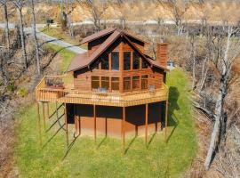 Her Majesty's Way, cabin in Gatlinburg