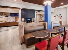 Holiday Inn Express & Suites Cedar Falls - Waterloo by IHG: Cedar Falls şehrinde bir otel