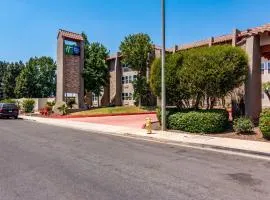 Holiday Inn Express & Suites Camarillo by IHG