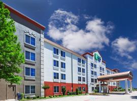 Holiday Inn Express Hotel & Suites Dallas Lewisville by IHG, hotel v destinaci Lewisville