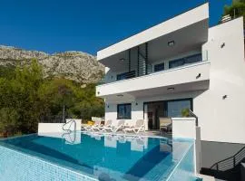 Villa Leona a luxury villa near Makarska, heated pool