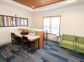 Holiday Inn Express & Suites Iron Mountain by IHG, ξενοδοχείο σε Iron Mountain