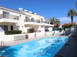 Cyking 2 bed Apartment with pool & 10 min to beach