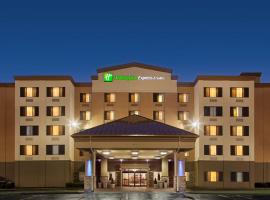 Holiday Inn Express Hotel & Suites Coralville, an IHG Hotel, hotel com acessibilidade em Coralville