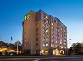 Holiday Inn Express & Suites Boston - Cambridge, an IHG Hotel