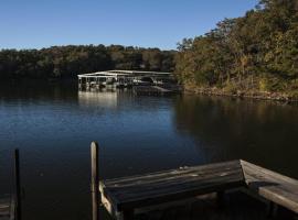 Unit 61 - Treeloft 3 Bedroom Villa, Hotel in Four Seasons