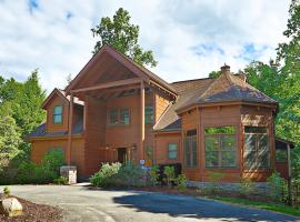 Majestic Manor Cabin, hotell i Waldens Creek