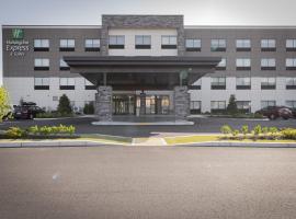 Holiday Inn Express & Suites - Boston South - Randolph, an IHG Hotel, hotel near Norwood Memorial Airport - OWD, Randolph