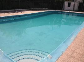 Olympia Crown Hotel, hotel v destinaci Kingston