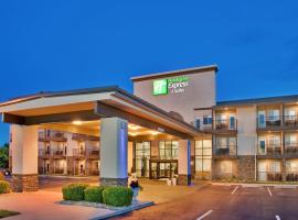 Holiday Inn Express Hotel & Suites Branson 76 Central, an IHG Hotel, hotell i Branson