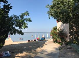 Little villa Tony- Center 40m beach Crikvenica, Hotel in Crikvenica