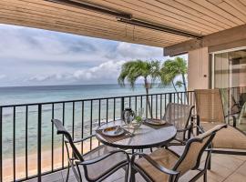 Beachfront Lahaina Condo - Featured on HGTV!, strandhotel i Kahana