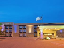 Holiday Inn Express Hotel & Suites Colby, an IHG Hotel、コルビーのホテル