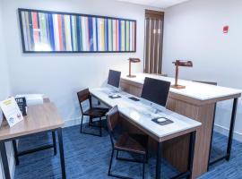 Holiday Inn Express Hotel & Suites Crestview South I-10, an IHG Hotel、クレストビューのホテル