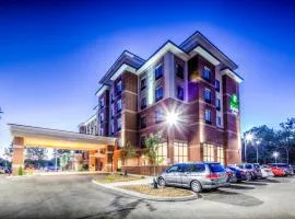Holiday Inn Express & Suites Cleveland/Westlake by IHG