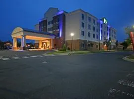 Holiday Inn Express & Suites Charlotte North, an IHG Hotel