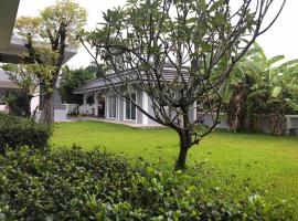 Sutalawadee Resort, guest house in Ban Prasat