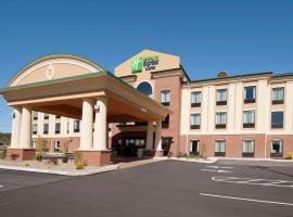 Holiday Inn Express Hotel & Suites Clearfield, an IHG Hotel、クリアフィールドのホテル