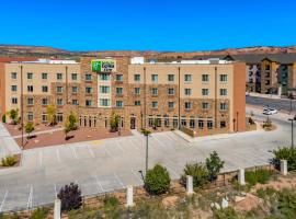 Holiday Inn Express & Suites Gallup East, an IHG Hotel, hotel cerca de Aeropuerto de Gallup Municipal - GUP, Gallup