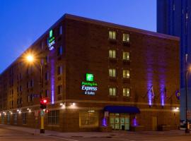 Holiday Inn Express Hotel & Suites Minneapolis-Downtown Convention Center, an IHG Hotel, hotel near Target Field, Minneapolis