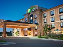Holiday Inn Express Hotel & Suites Wichita Northeast, an IHG Hotel, hotelli kohteessa Wichita