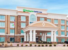 Holiday Inn Express Hotel & Suites Huntsville West - Research Park, an IHG Hotel, מלון בהאנטסוויל