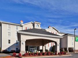 Holiday Inn Express Hotel & Suites Conover - Hickory Area, an IHG Hotel, hotelli, jossa on uima-allas kohteessa Conover