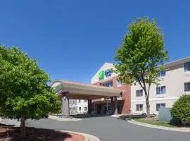 Holiday Inn Express Hotel & Suites Mebane by IHG