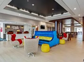 Holiday Inn Express & Suites Orlando- Lake Buena Vista by IHG