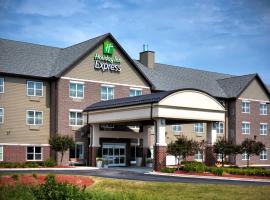 Holiday Inn Express & Suites - Green Bay East, an IHG Hotel、グリーンベイにあるオースチン・ストローベル国際空港 - GRBの周辺ホテル