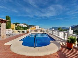 Lovely villa with wonderful views, hotel in Pego