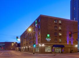 Holiday Inn Express Hotel & Suites Minneapolis-Downtown Convention Center, an IHG Hotel, hotel in Minneapolis