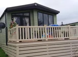 2 Bedrooms & Double Sofa bed Deluxe Superior Holiday Home