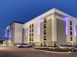 Holiday Inn Express & Suites Jackson Downtown - Coliseum, an IHG Hotel