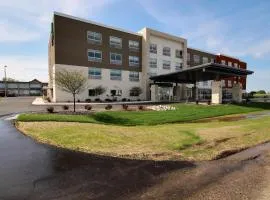 Holiday Inn Express & Suites Fond Du Lac by IHG