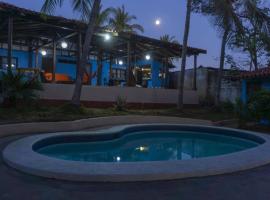 Casa Garrobo, hotel con piscina a Los Cóbanos