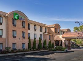 Holiday Inn Express Hotel & Suites Canton, an IHG Hotel, hotelli kohteessa Canton
