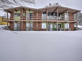 Spacious Cottage on Crooked Lake with Deck and Dock!, villa Lake-ben