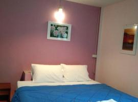 supatta resort สุพัตรารีสอร์ท, hotel in Sara Buri