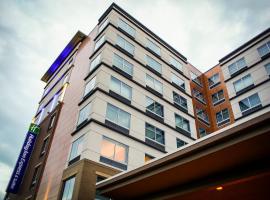 Holiday Inn Express & Suites Downtown Louisville, an IHG Hotel, hotelli kohteessa Louisville