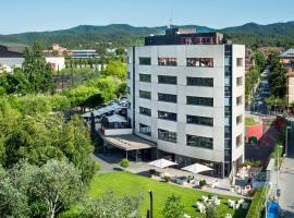 El Sant Cugat, hotel s parkiriščem v mestu Sant Cugat del Vallès