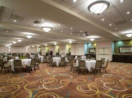 Holiday Inn Hotel & Suites Bloomington Airport, an IHG Hotel, hotel berdekatan Lapangan Terbang  Domestik Central Illinois - BMI, 