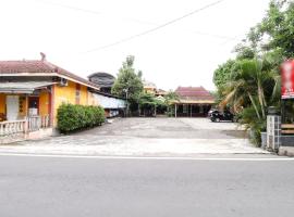 The Joglo Family Hotel, guest house in Magelang