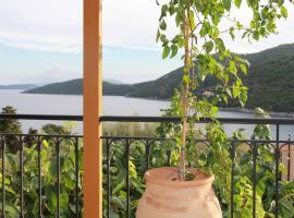 Vardia rooms & apartments, hotel in Mikros Gialos