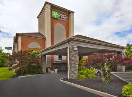 Holiday Inn Express Hotel & Suites Cincinnati Northeast-Milford, an IHG Hotel、Milfordの駐車場付きホテル