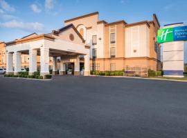 Holiday Inn Express & Suites - Grenada, an IHG Hotel: Grenada şehrinde bir otel