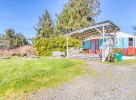 Yurt on the Bay, glamping a Bay City