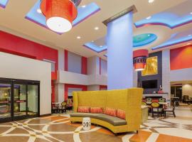 Holiday Inn Express & Suites Eureka by IHG, hotel di Eureka