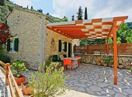 Korinas Cottage: Stone cottage close to the beach, hotel with parking in Agní